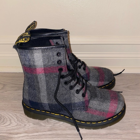 Plaid Dr Martens - Picture 2 of 2